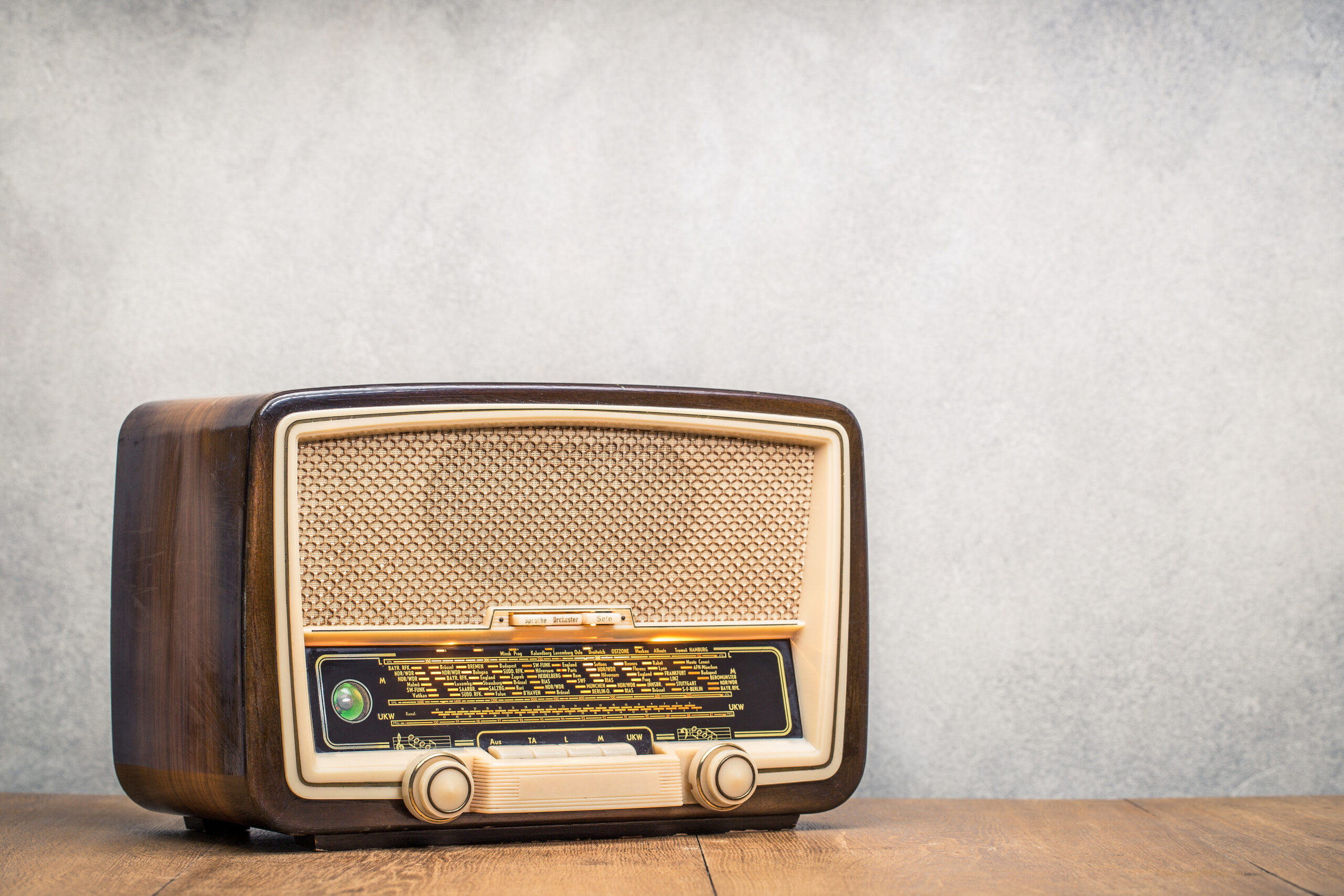 alte Radios zu vermieten