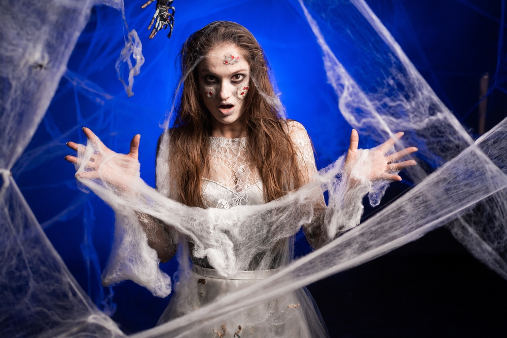 Halloween Party organisieren mit mobiler Bar und Deko