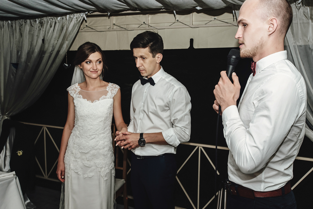 Hochzeitsansprache mit Brautpaar. DJ buchen für Hochzeit Geburtstag Firmenfeier