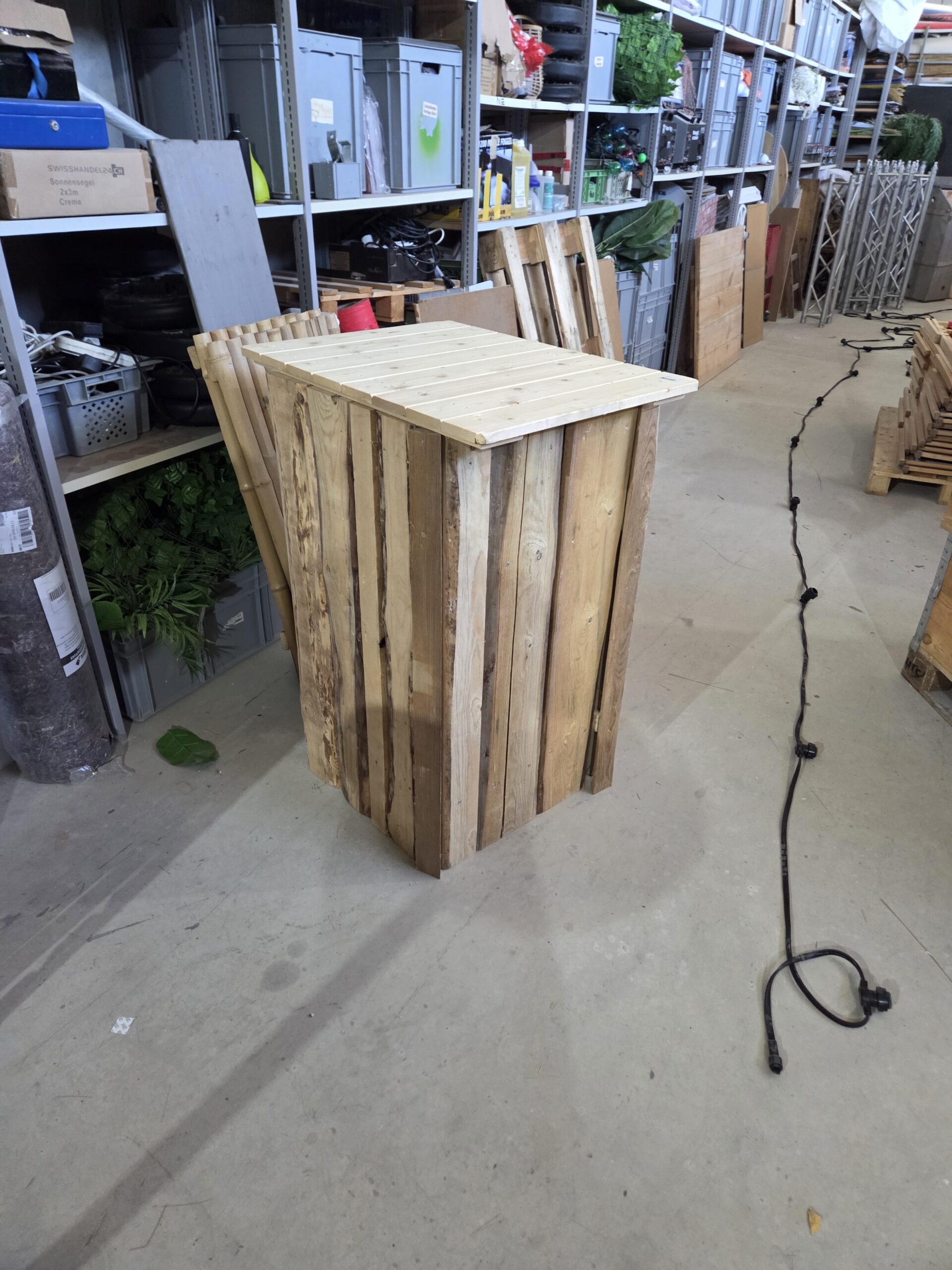 Stehtische Holz mieten