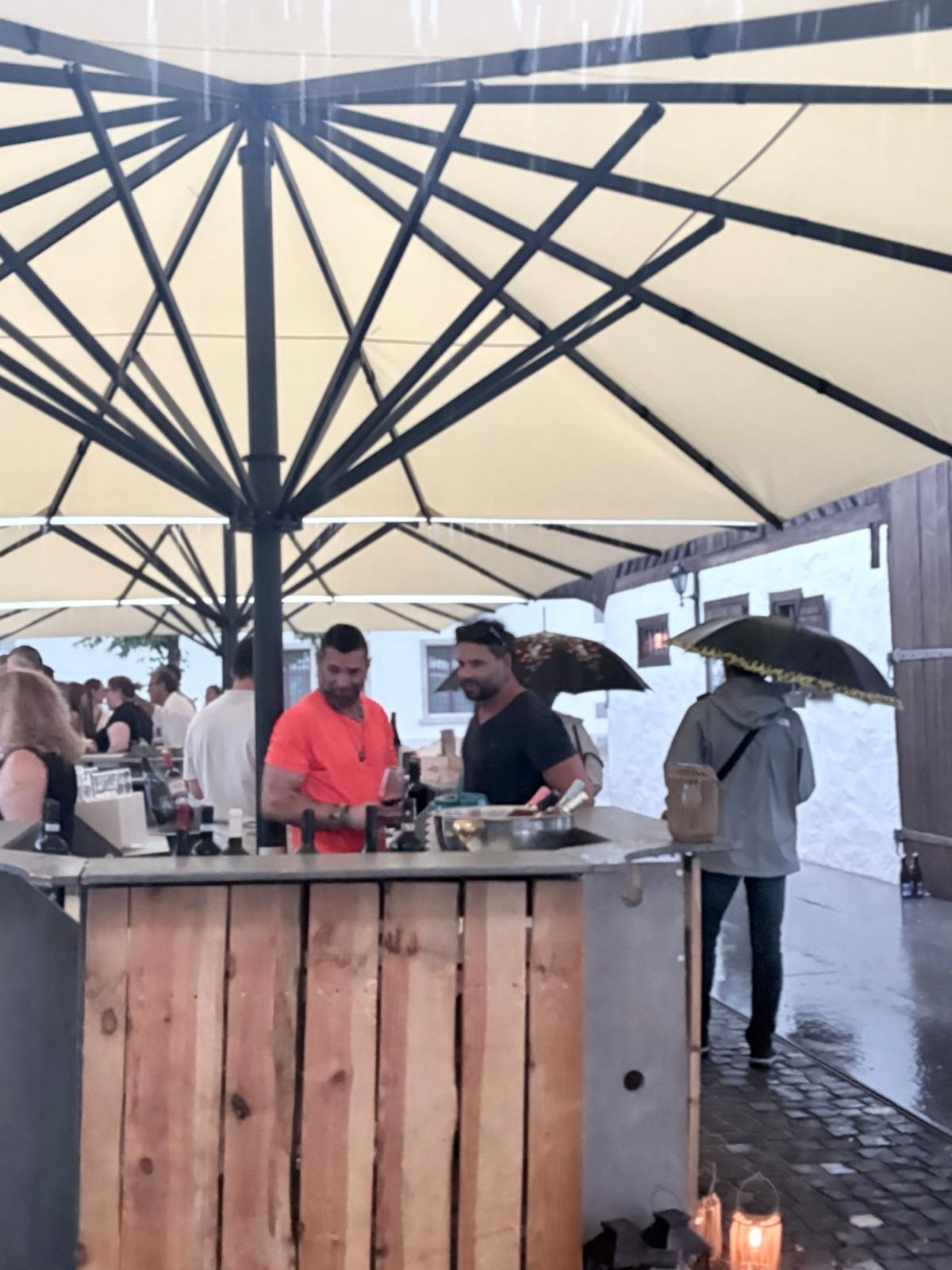 Bar mieten Hochzeit: Stilvolle Lösungen Schweiz