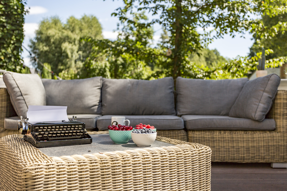 Rattan Lounge mieten für Gartenparty