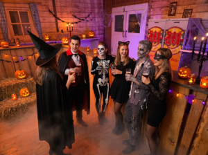 Halloween-Party draussen planen: Deko, Licht und Wärme